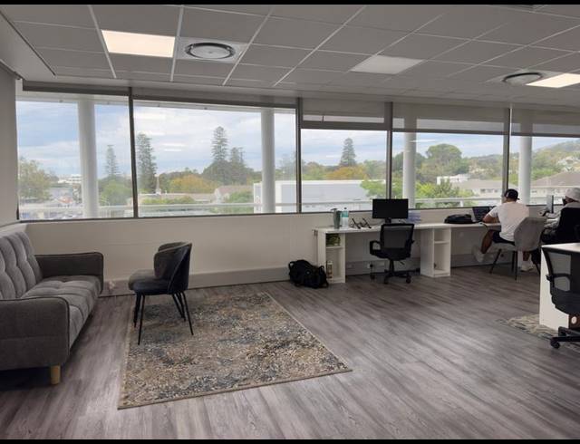 BUSINESS PROPERTY TO RENT IN CLAREMONT